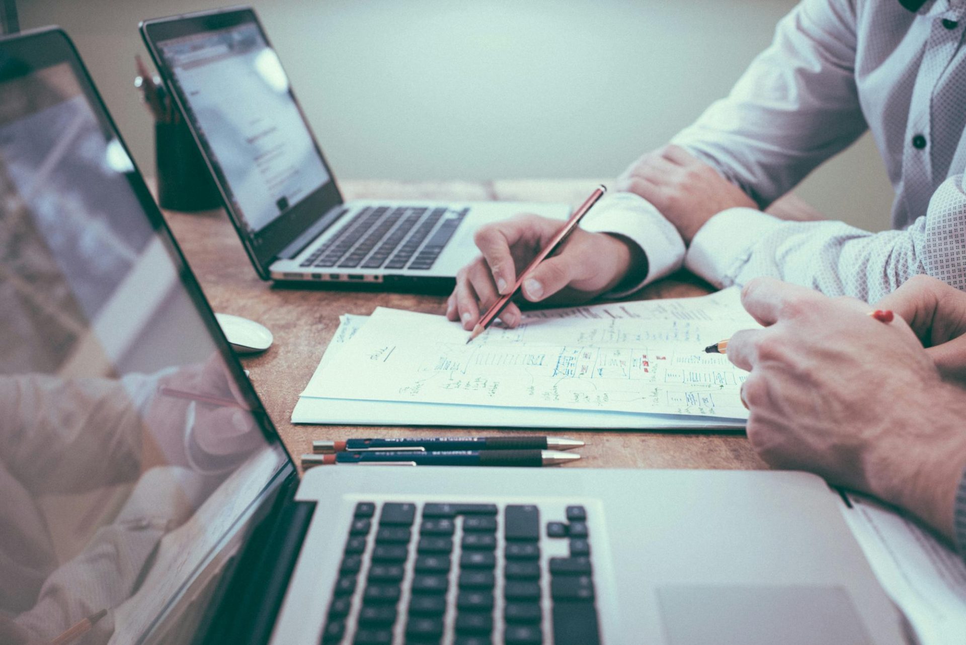 Collaboration at a workstation table